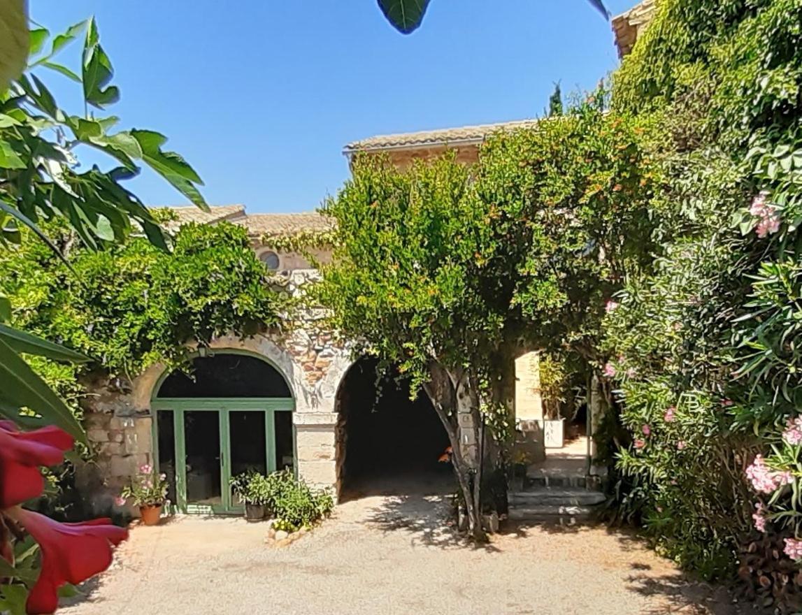 Mas Luis Alvarez La Capelle-et-Masmolene Exterior foto